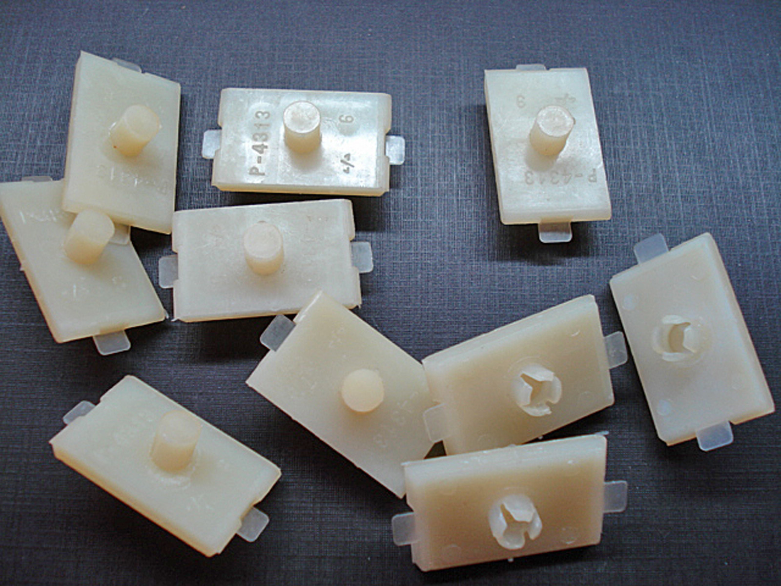 10 pc NORS fender quarter belt moulding trim clips Mopar Chrysler Dodge Plymouth