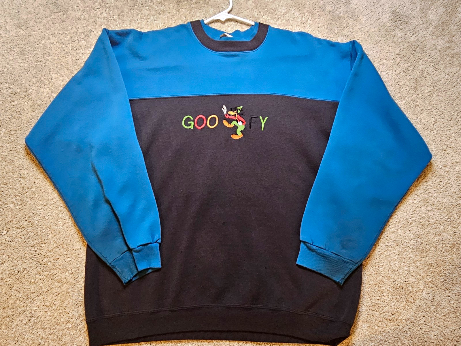 Disney Goofy Embroidered vintage Crewneck Sweatshirt Adult Size L Black/Blue Disney Goofy Embroidered vintage Crewneck Sweatshirt Adult Size L Black/Blue