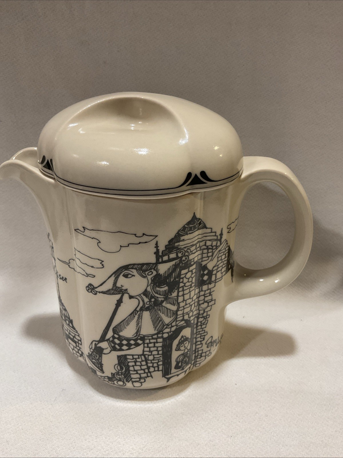 Vintage Rosenthal Studio-Linnie Porcelain Coffee Or Tea Pot By Bjorn Wiinblad Vintage Rosenthal Studio-Linnie Porcelain Coffee Or Tea Pot By Bjorn Wiinblad