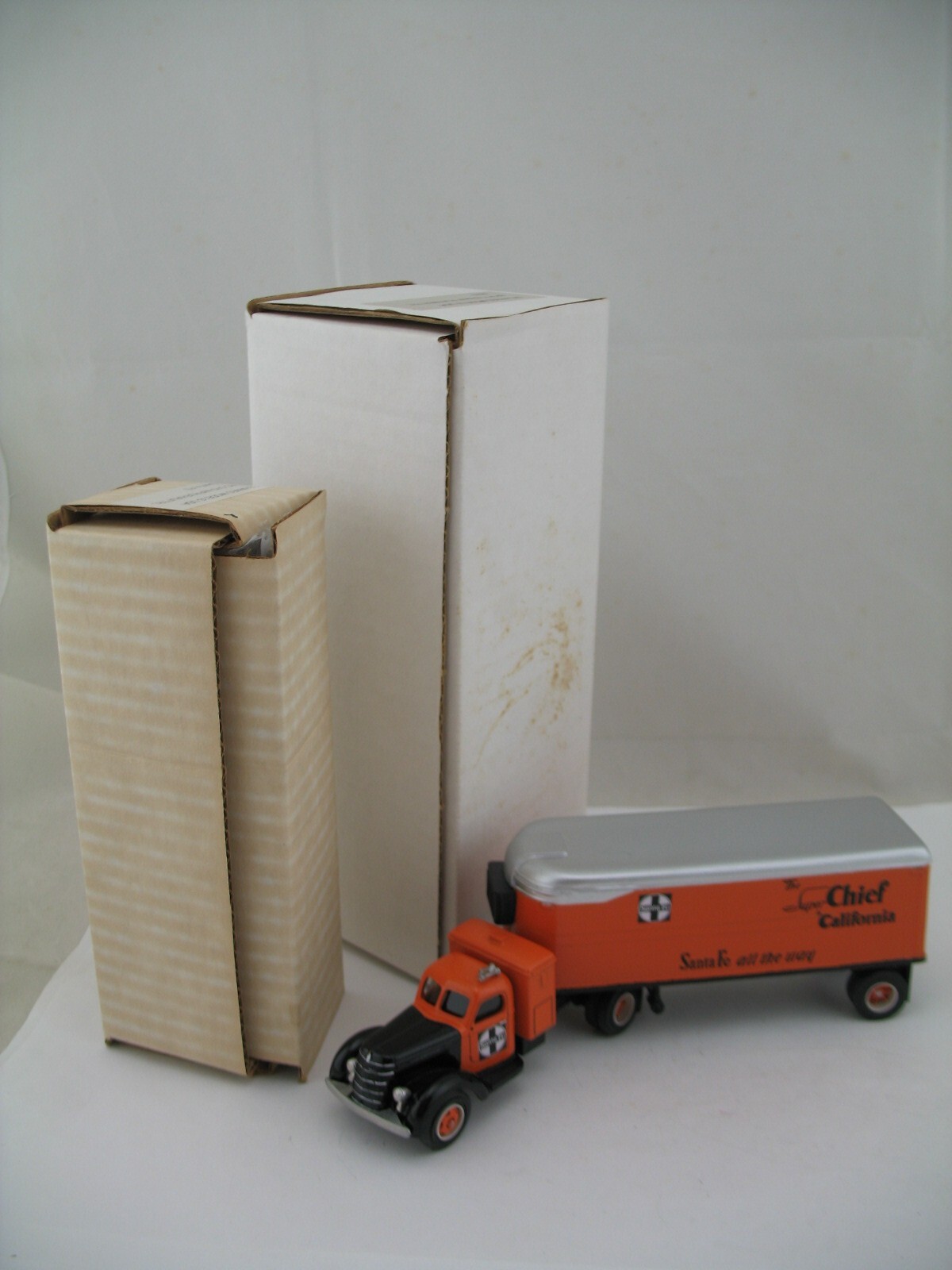 DeHanes Model Truck: International D70 Tractor, Fruehauf Trailer, Santa Fe, Boxs