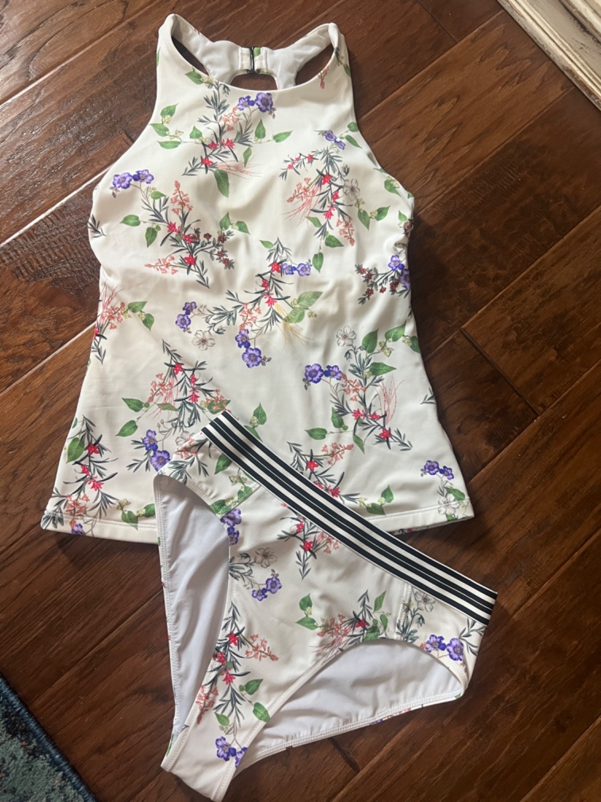 Athleta floral tankini SMALL bottoms 34B/C top in EUC Athleta floral tankini SMALL bottoms 34B/C top in EUC