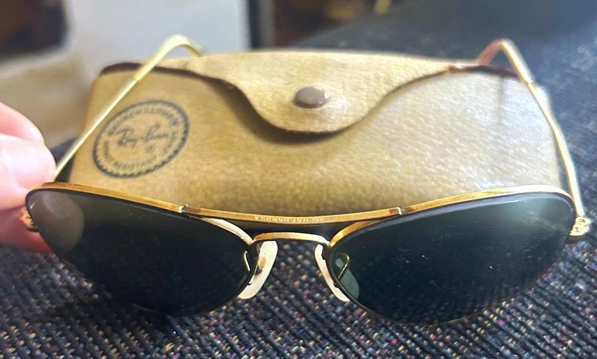 Vintage Ray-Ban Men\'s Aviator Sunglasses Gold Metal Frame Glass Lenses