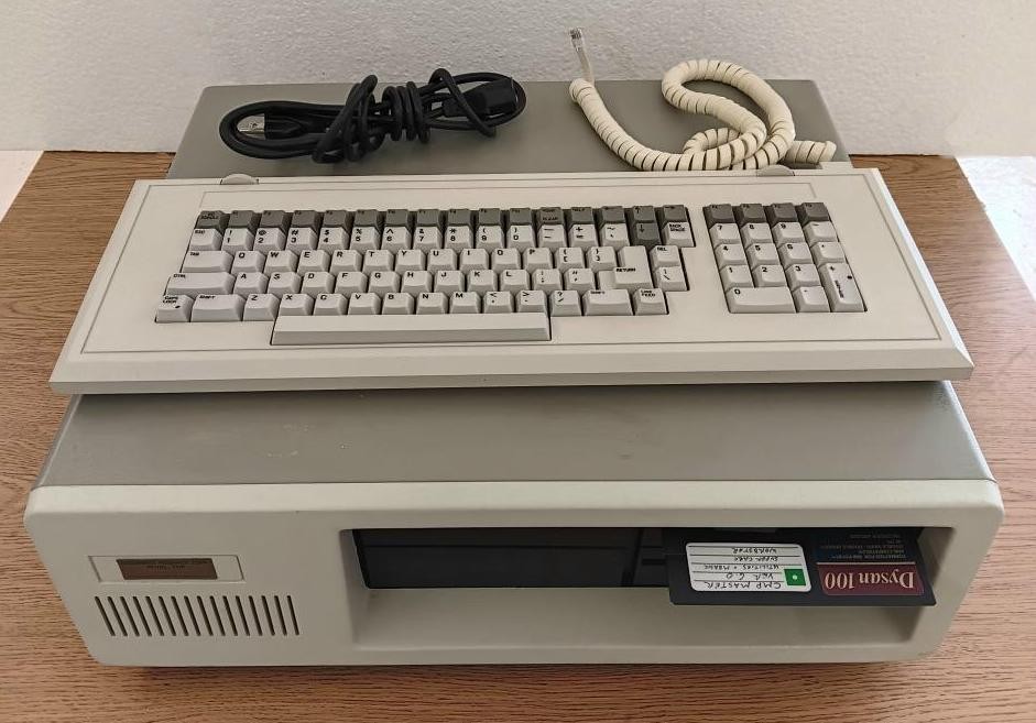 Vintage 1986 Goldenrod Research Corp CP/M Desktop Computer Syste w/Keyboard