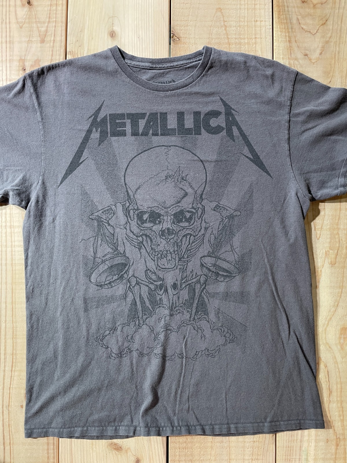 Metallica T-Shirt Men\'s Size L Gray Skull Graphic Heavy Metal Band Tee