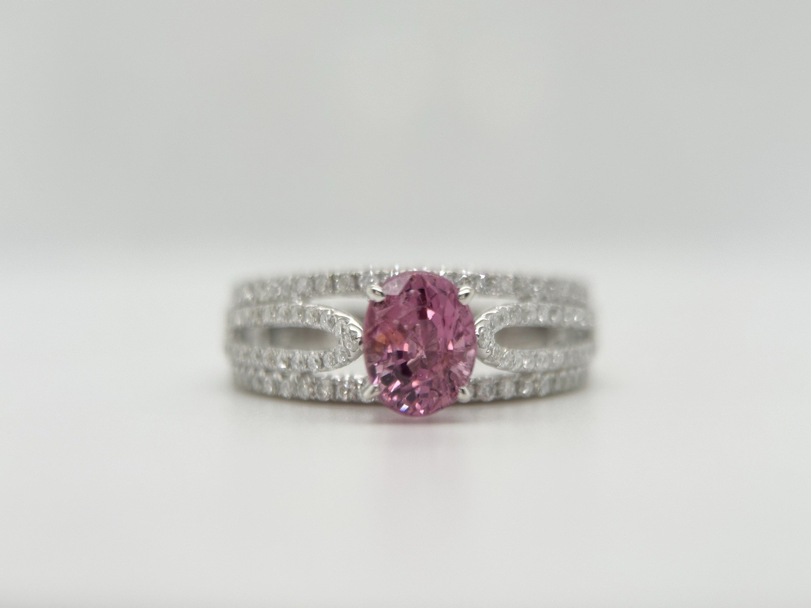Vintage 18K Gold Pink Spinel White Diamond Ring, Size 7.25, 5.7gram, circa 1980s