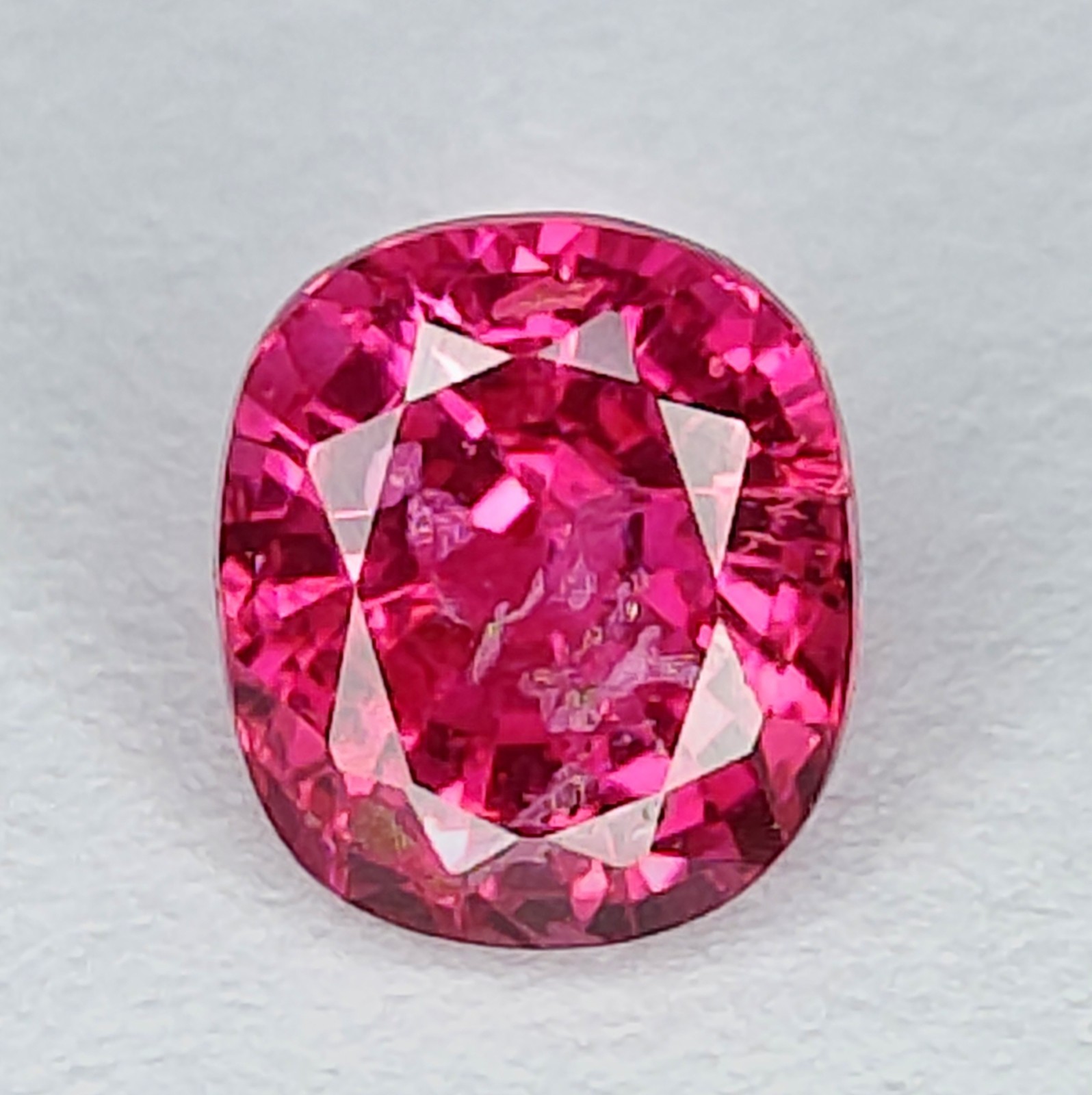 100% NATURAL 1.26Cts BEAUTIFUL MAHENGE PINK SPINEL 100% NATURAL 1.26Cts BEAUTIFUL MAHENGE PINK SPINEL