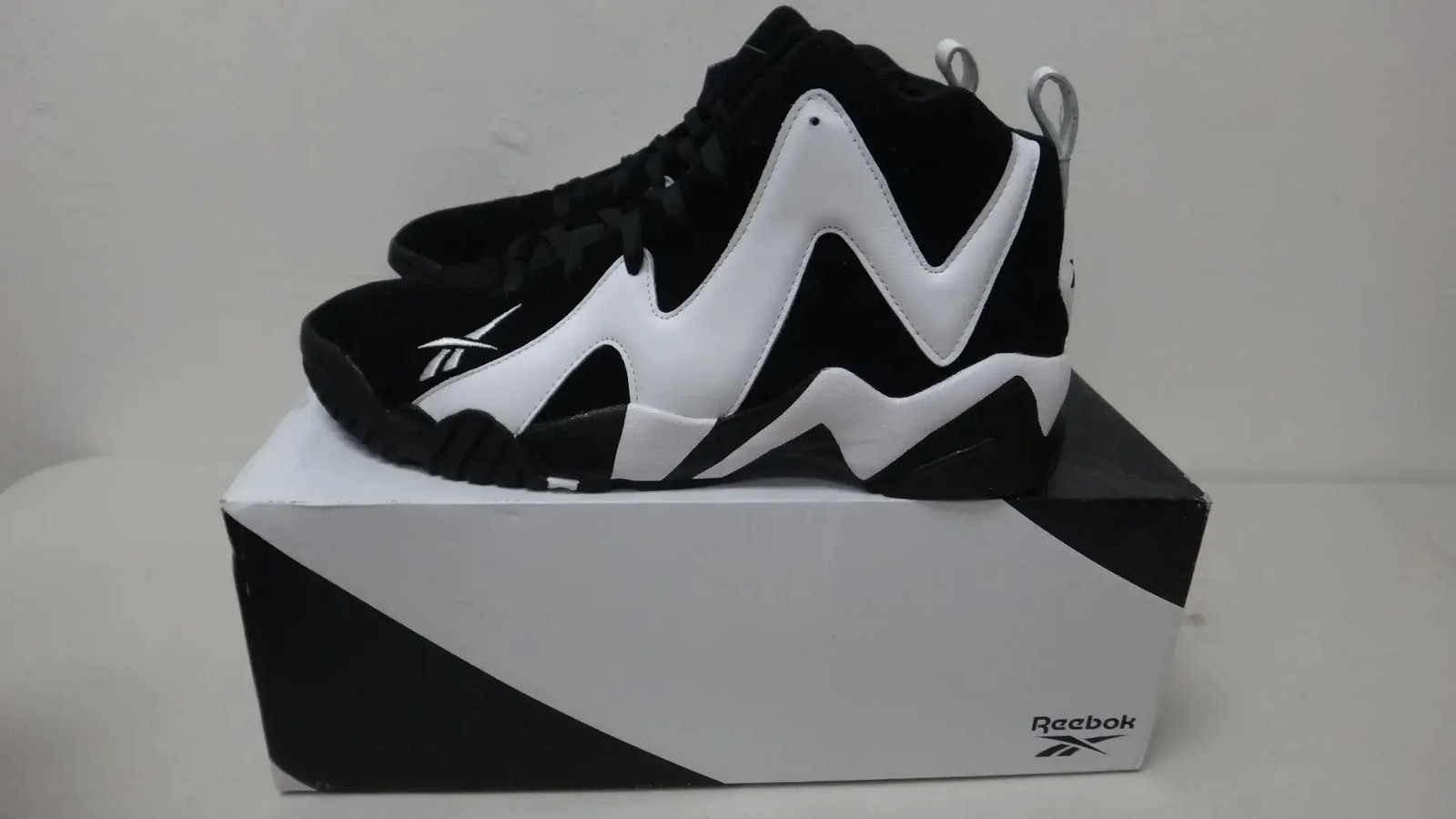 Reebok Kamikaze 2 OG Retro Men\'s 12 Black White Basketball High Top Sneakers