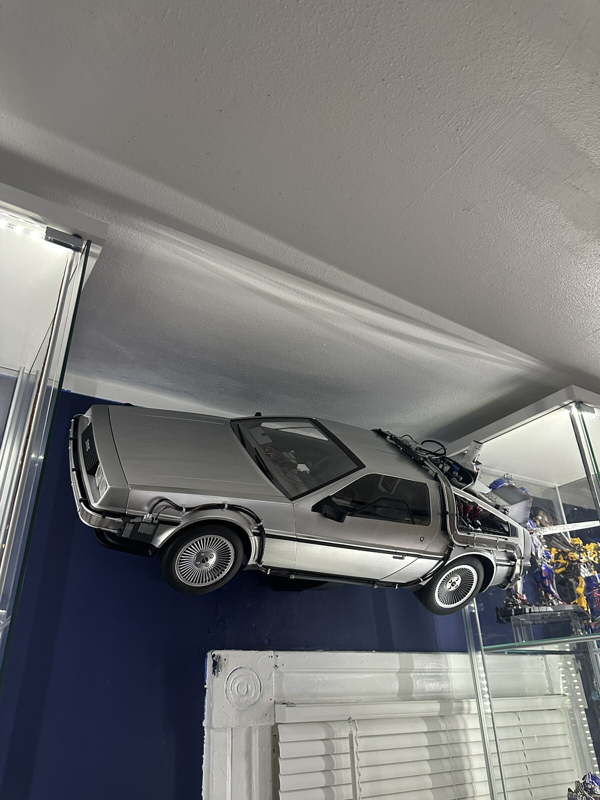 Hot Toys Back To The Future Delorean Wall Mount Display