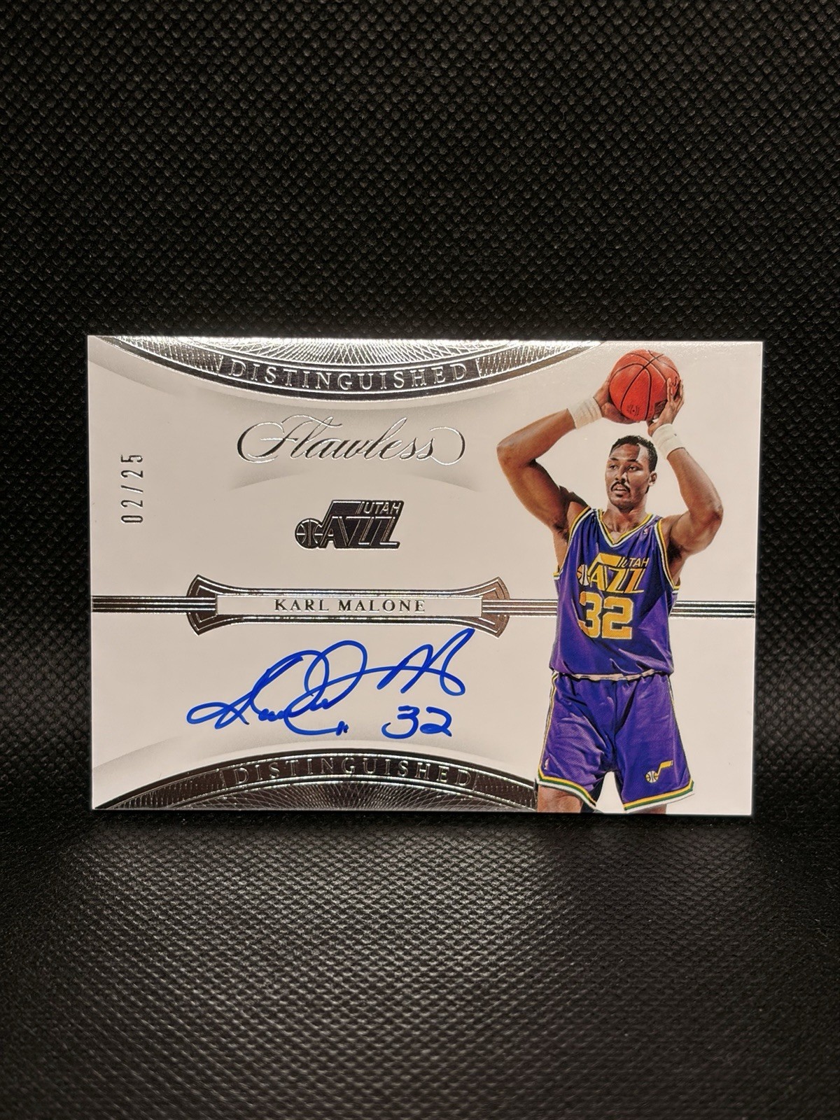 2019-20 Panini Flawless - Distinguished Autographs Karl Malone #DA-KML /25 Auto 2019-20 Panini Flawless - Distinguished Autographs Karl Malone #DA-KML /25 Auto