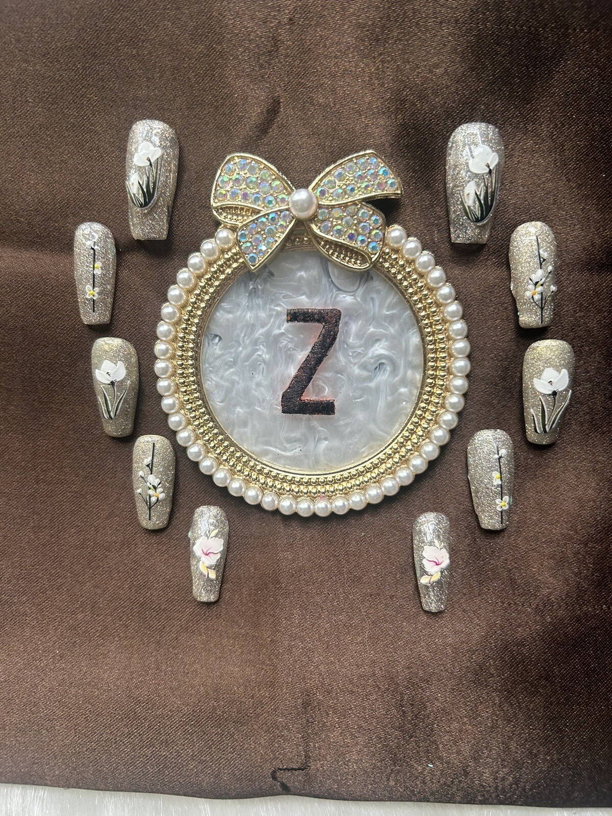 Z NAILZ Gorgeous Handmade Gold Sparkle W/White Flowers M Coffin Press On Nails