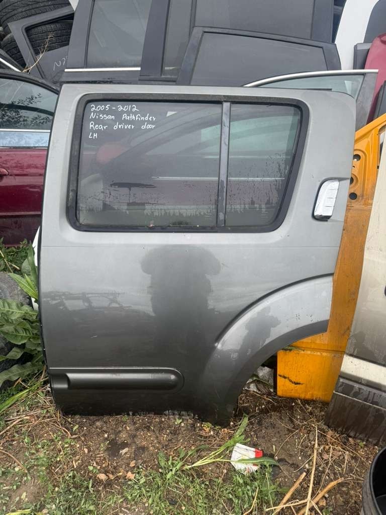 2005-2012 Nissan Pathfinder Rear Left Driver Side Door OEM 2005-2012 Nissan Pathfinder Rear Left Driver Side Door OEM