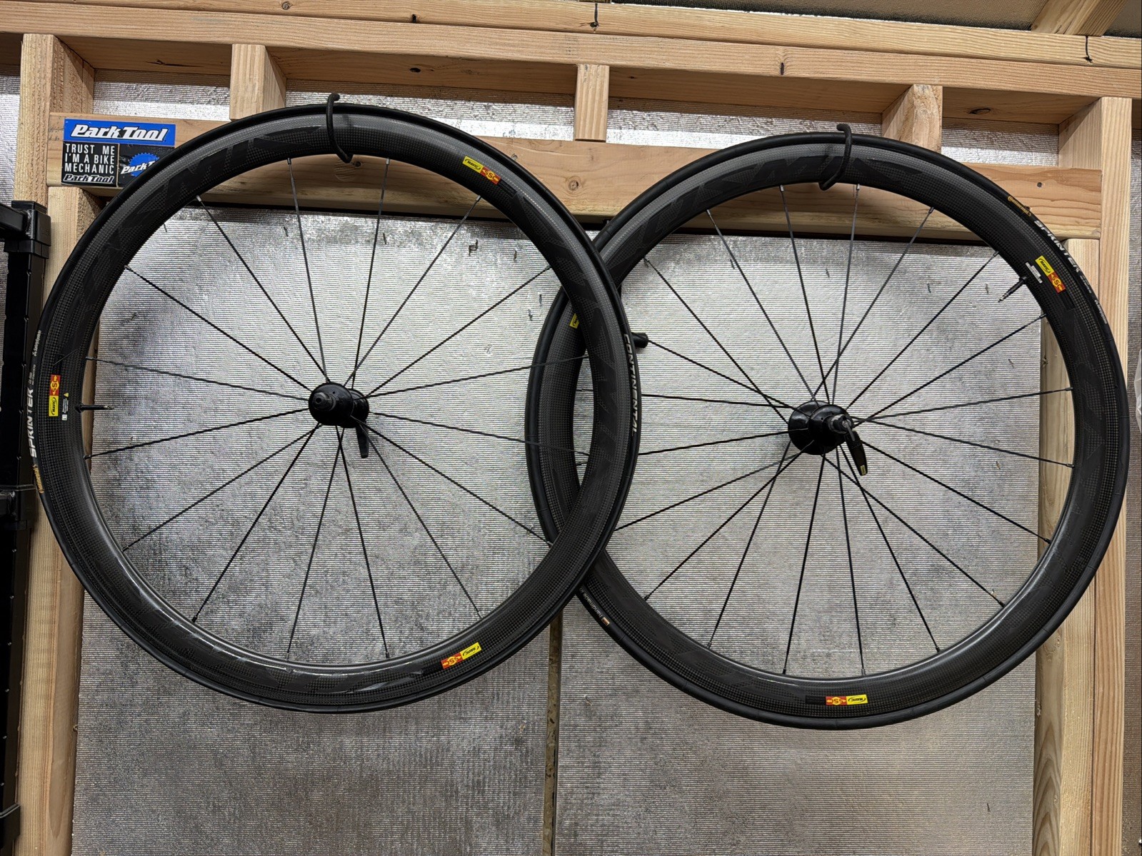 Mavic Cosmic Carbone 40 Carbon Tubular Rim Brake Wheelset 11 Speed QR 130/100 Mavic Cosmic Carbone 40 Carbon Tubular Rim Brake Wheelset 11 Speed QR 130/100