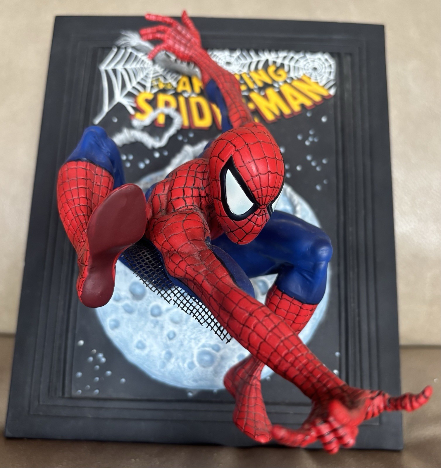 NECA Marvel Collectors Club Exclusive Spider-Man 3-D Wall Sculpture