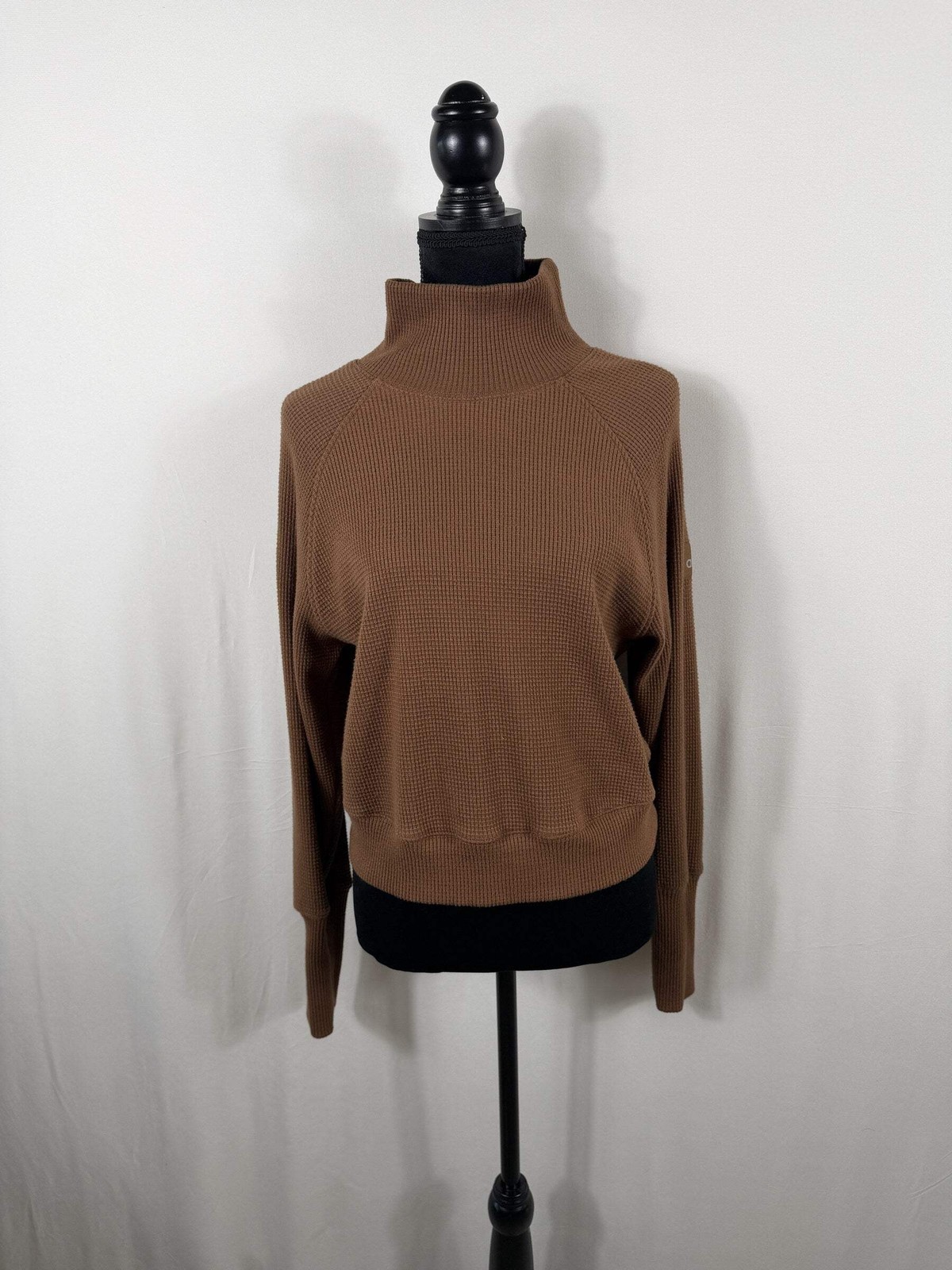 Alo Yoga Ribbed Turtleneck Long-Sleeve Top – Brown