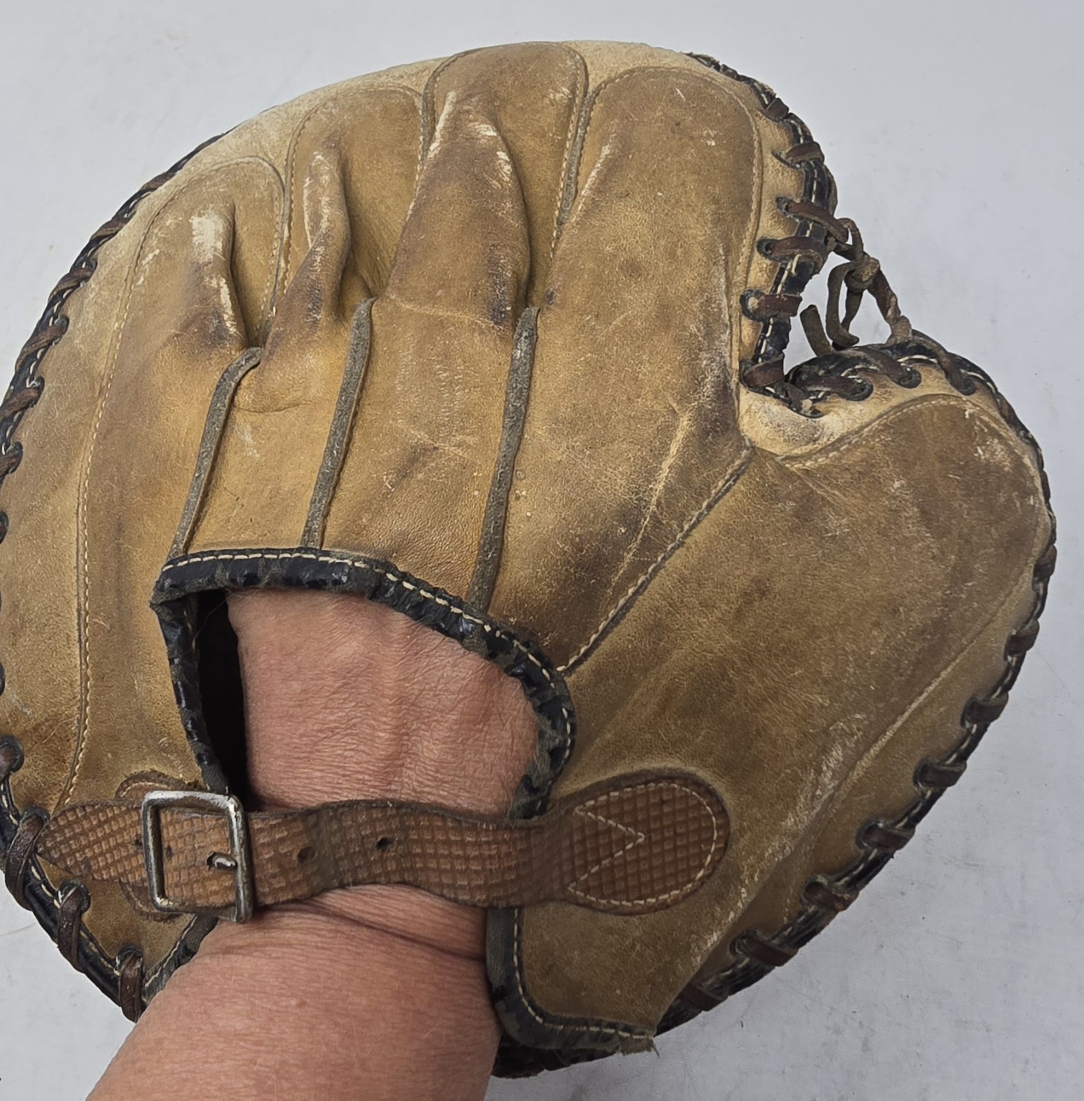 Antique Bill Dickey Baseball Glove Catchers Buckle Back