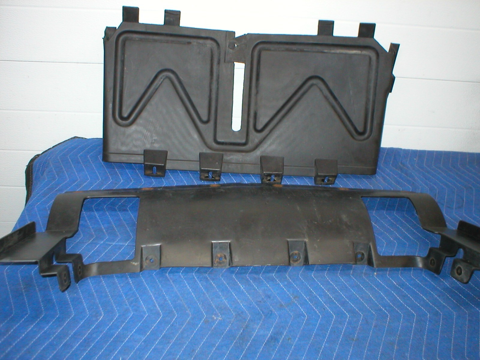 1988-90 Pontiac Firebird Front Bumper/ Radiator Air Baffle Lower Dam GM Oem 1988-90 Pontiac Firebird Front Bumper/ Radiator Air Baffle Lower Dam GM Oem