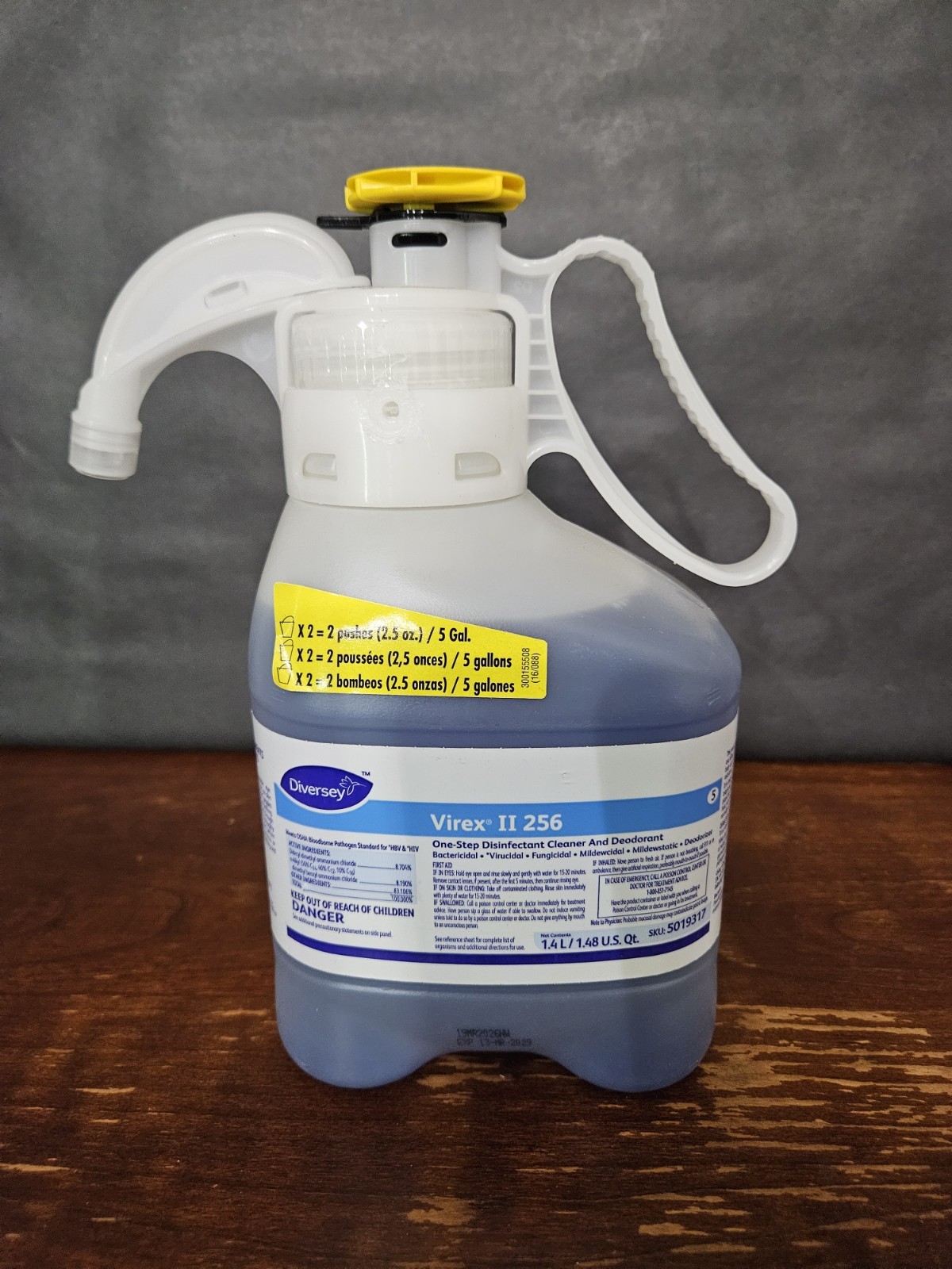 Diversey Virex II 256 One-Step Disinfectant Cleaner 1.4L Smart Dose 5019317 Diversey Virex II 256 One-Step Disinfectant Cleaner 1.4L Smart Dose 5019317