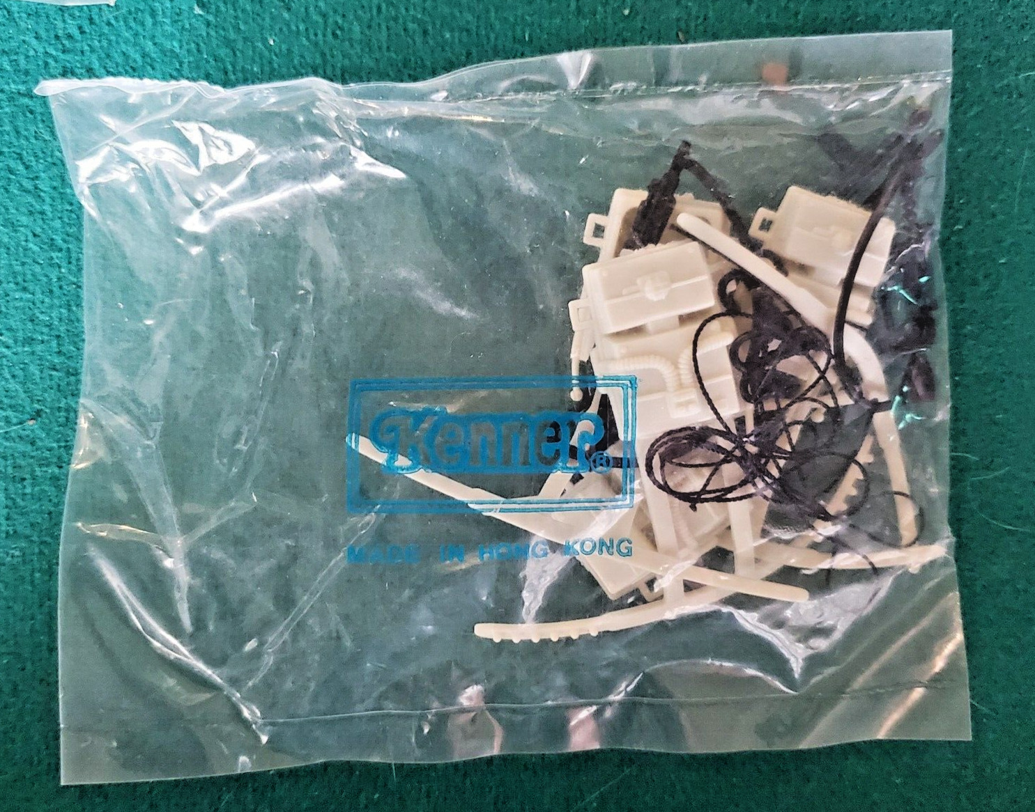 SEALED BAG  1980\'s STAR WARS ESB Hoth Survival Pack Kit KENNER Mail-Away