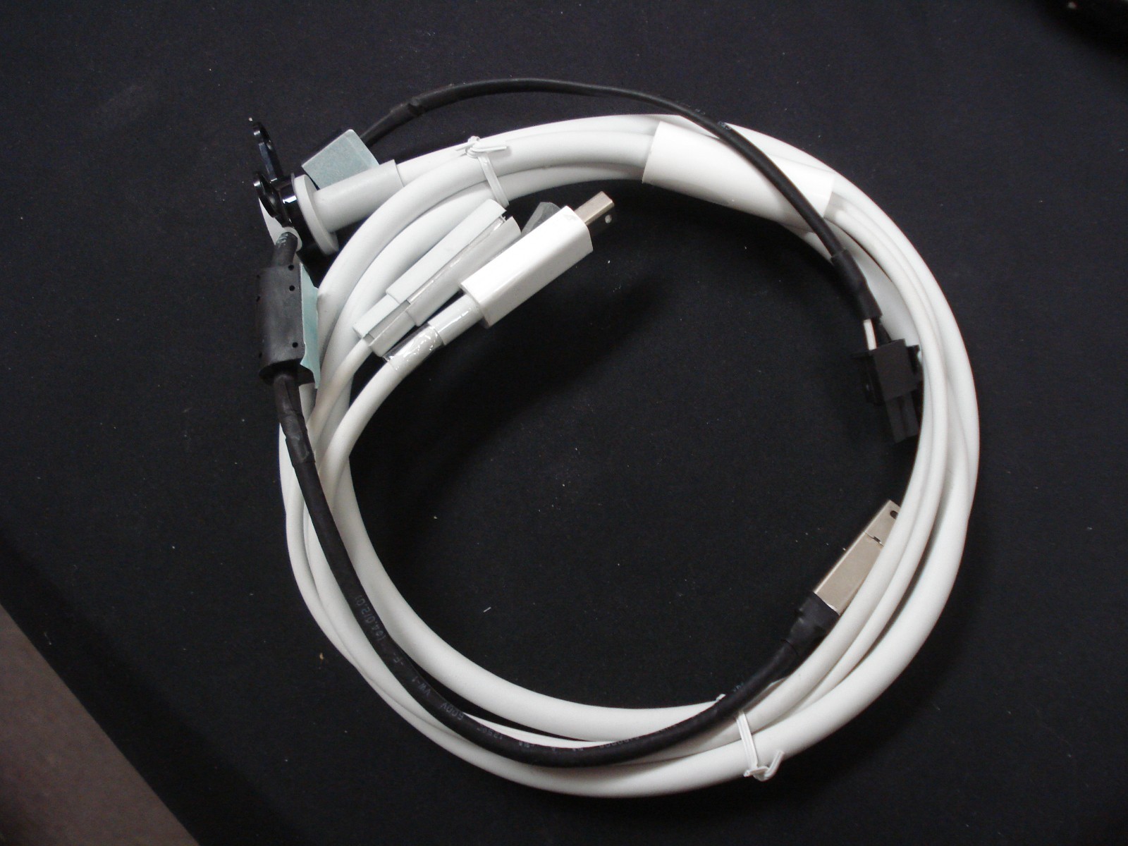 BRAND NEW Apple Thunderbolt LCD Display 27