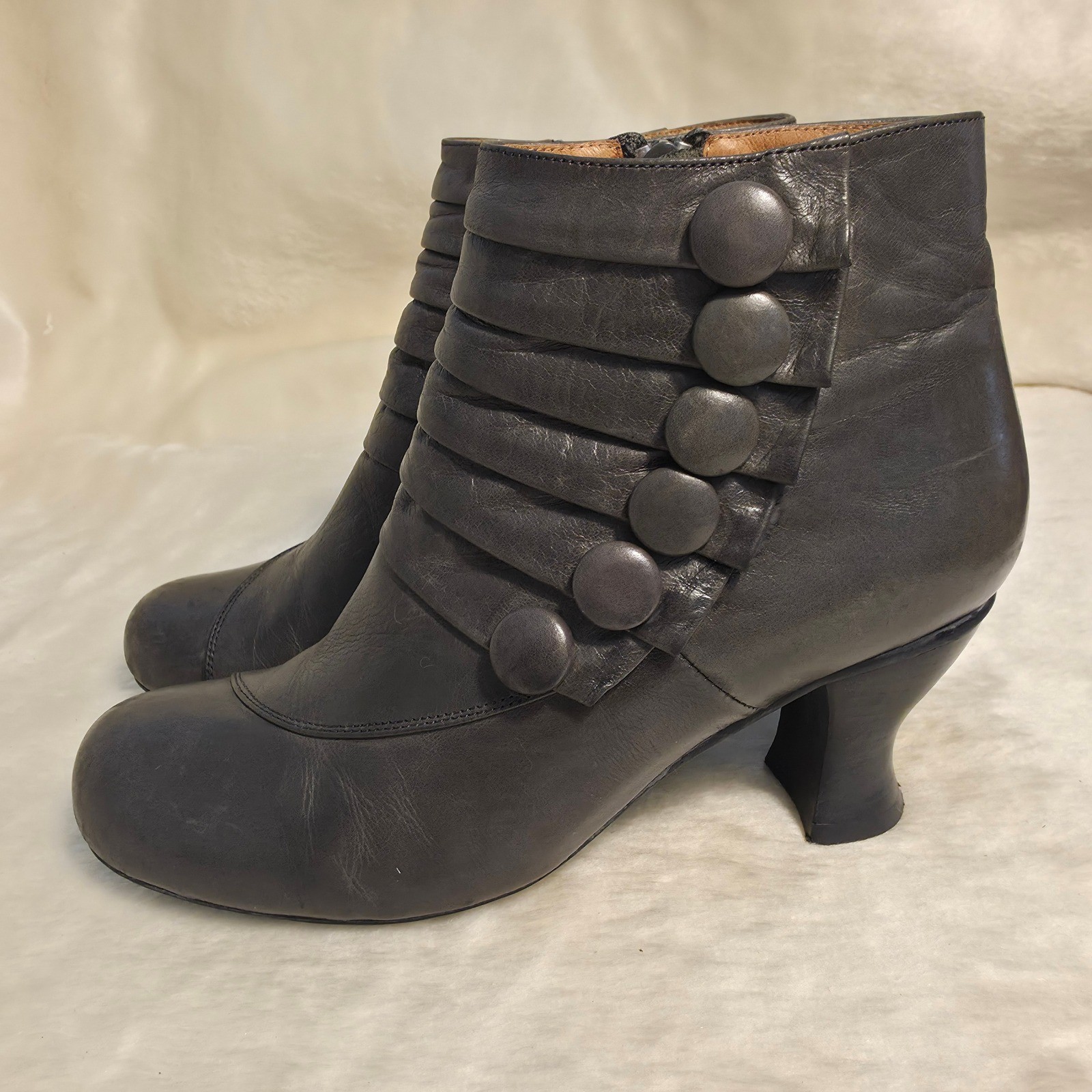 VTG Miz Mooz Granny Ankle Boots Steampunk Grey Leather Button Pleated Womens 8.5