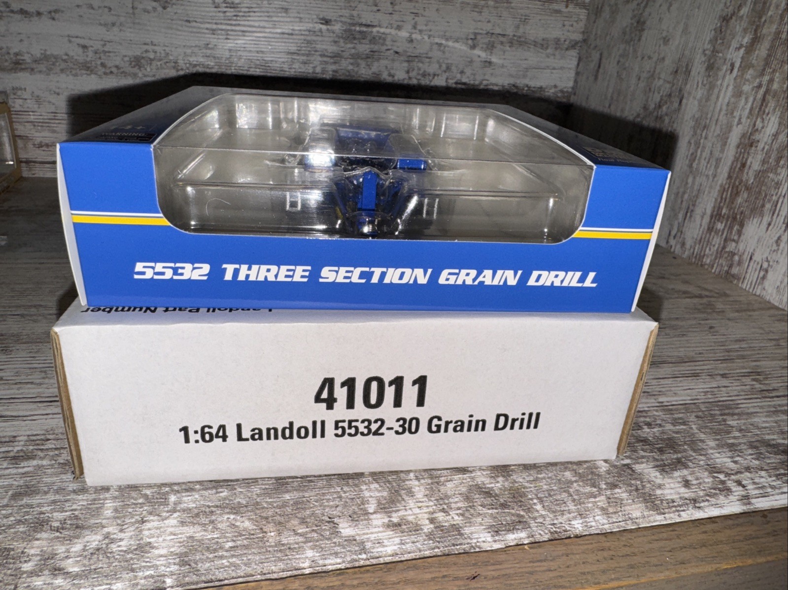 1/64 Scale Landoll 5532-30 Grain Drill Three Section Diecast Masters