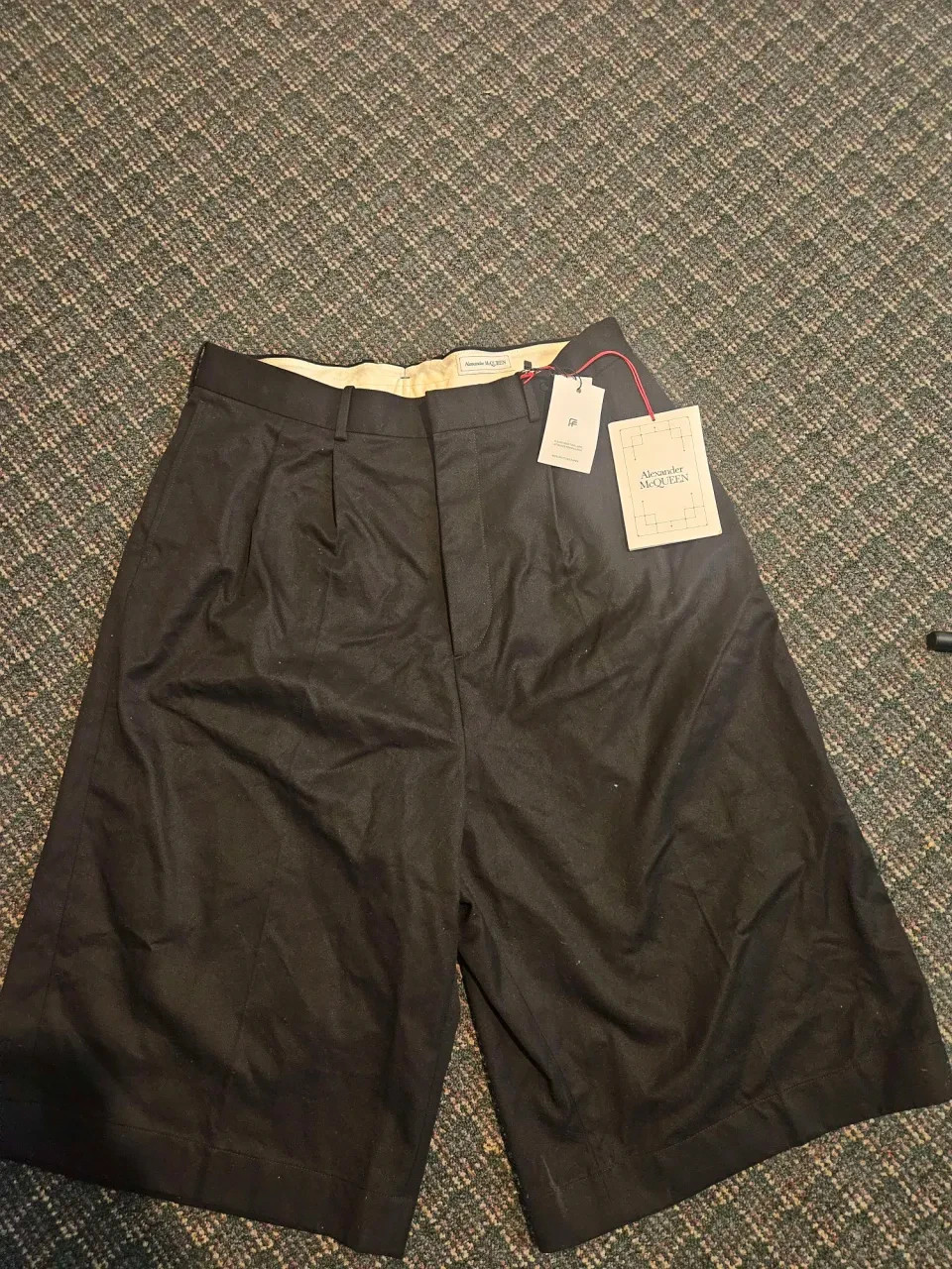 Alexander McQueen black cargo shorts Size 52