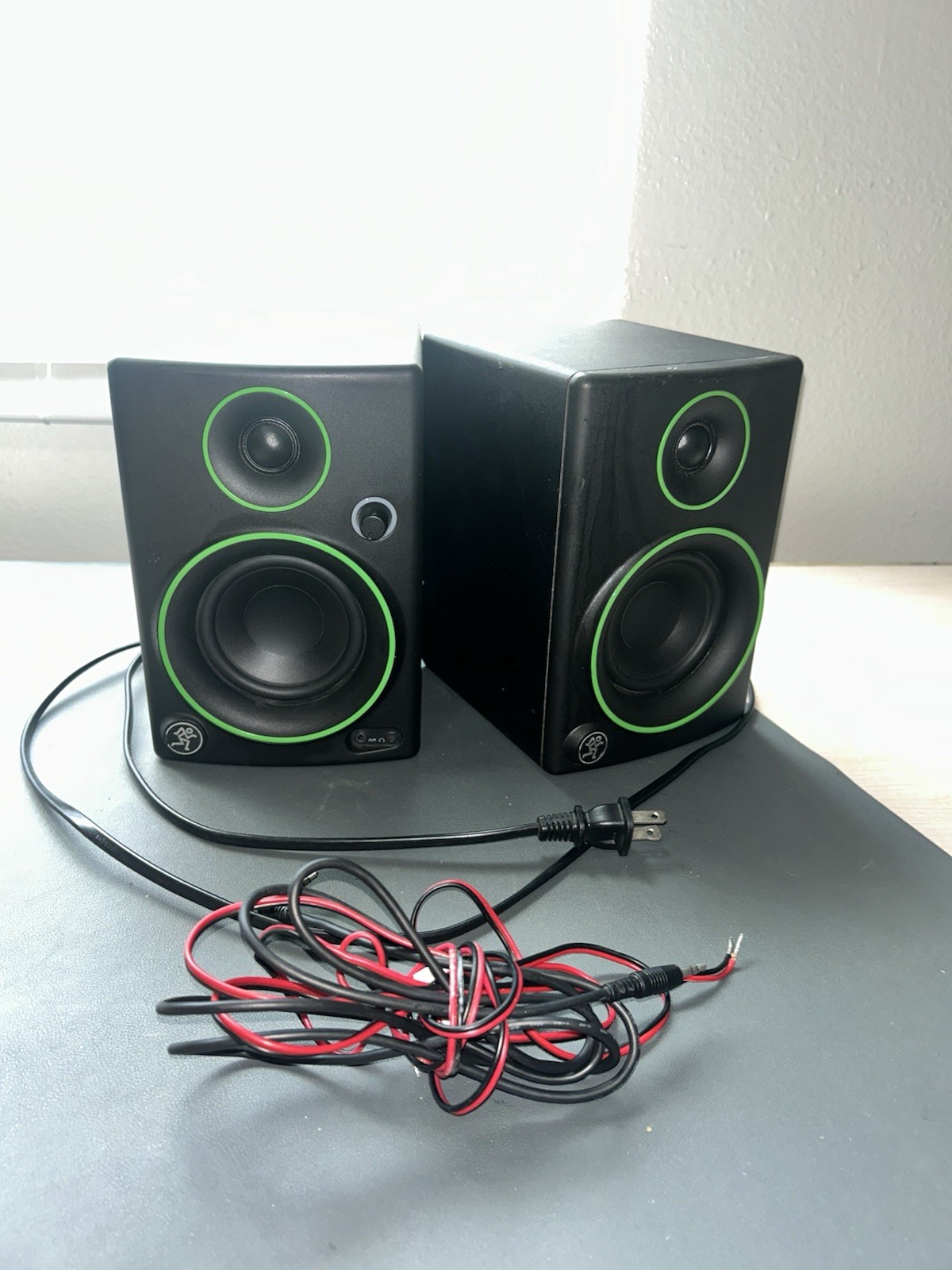 Mackie CR3 Creative Reference Multimedia Monitor Speakers Pair Pre-Owned Black Mackie CR3 Creative Reference Multimedia Monitor Speakers Pair Pre-Owned Black