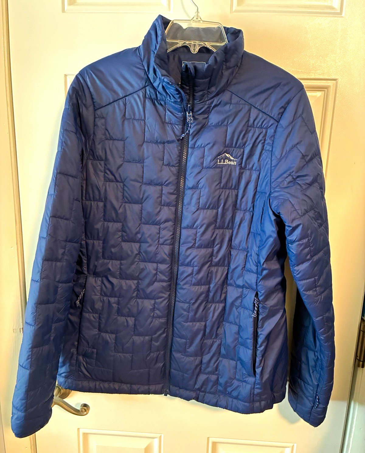 L.L.Bean Women\'s M Regular Blue Full-Zip Ripstop Recycled Nylon Puffer Jacket L.L.Bean Women\'s M Regular Blue Full-Zip Ripstop Recycled Nylon Puffer Jacket