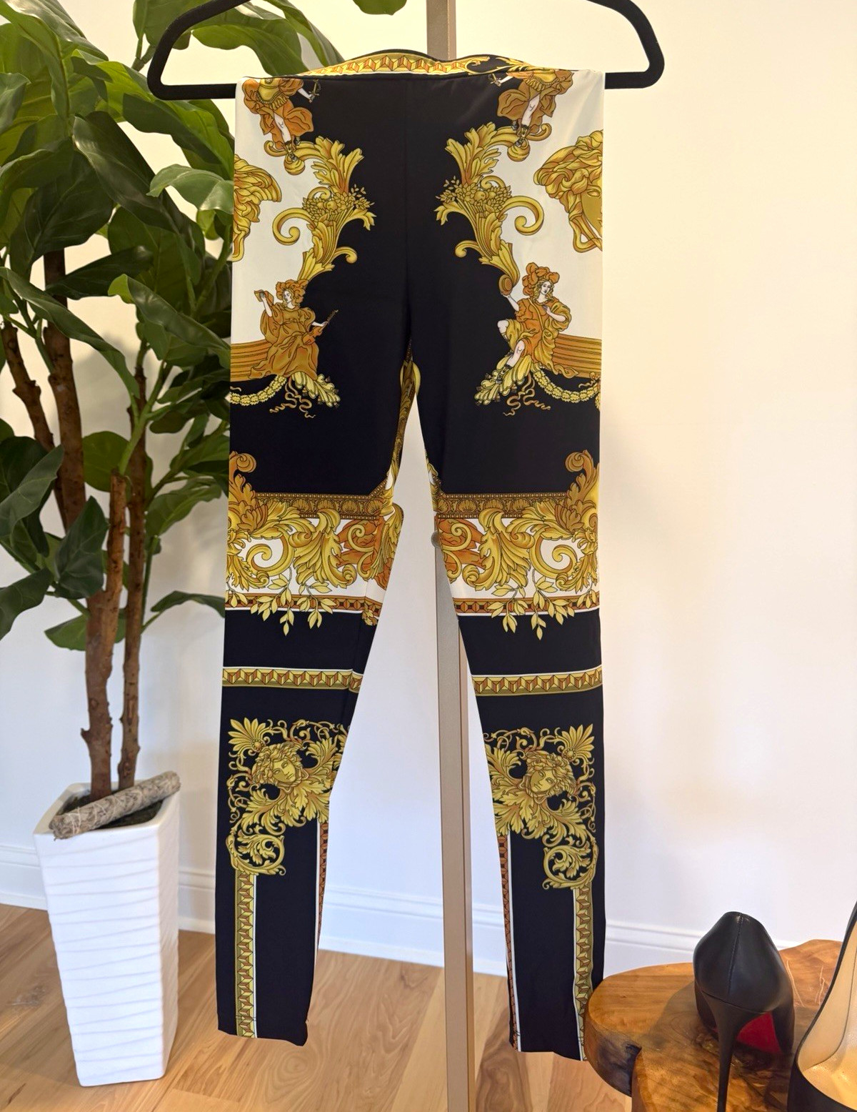 Versace Women’s Baroque Ankle Leggings Stretch Black/Gold/White Size 2