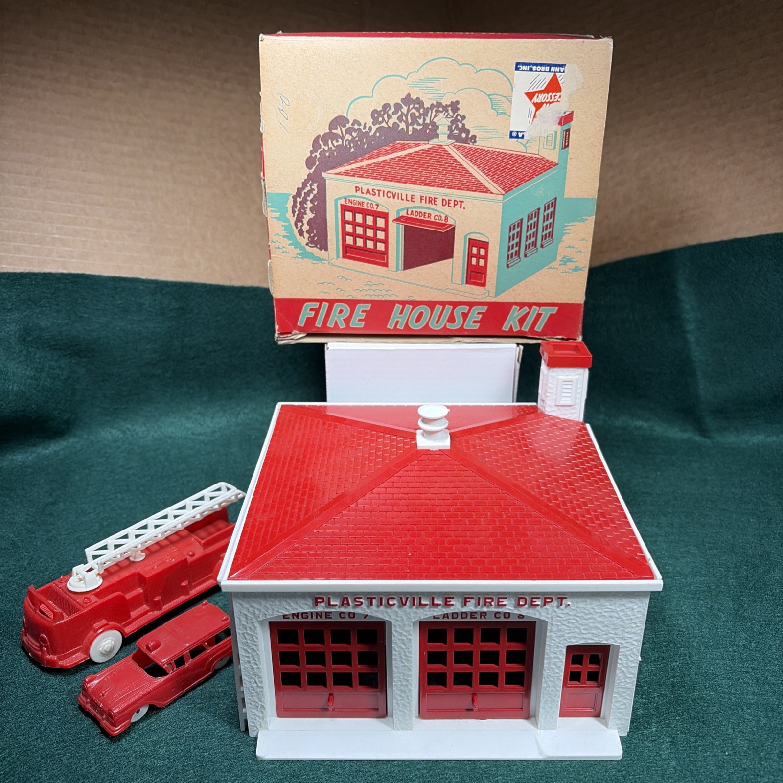 Bachmann Plasticville USA FH-4 Fire House Kit ~ O Gauge Complete In Original Box Bachmann Plasticville USA FH-4 Fire House Kit ~ O Gauge Complete In Original Box