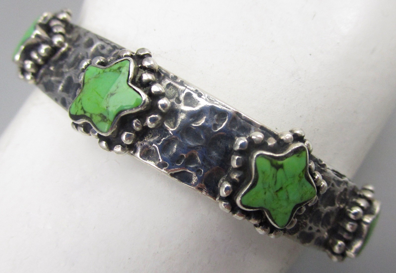 CHARMING VINTAGE DIAN MALOUF STERLING SILVER GREEN STONE STAR CUFF BRACELET 39G