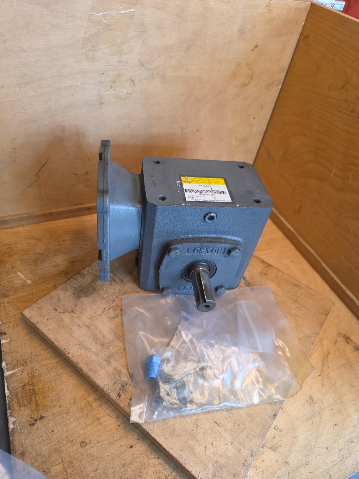 Boston Gear F718-40-B5-J Gear Reducer 40:1 Used, Good Condition 