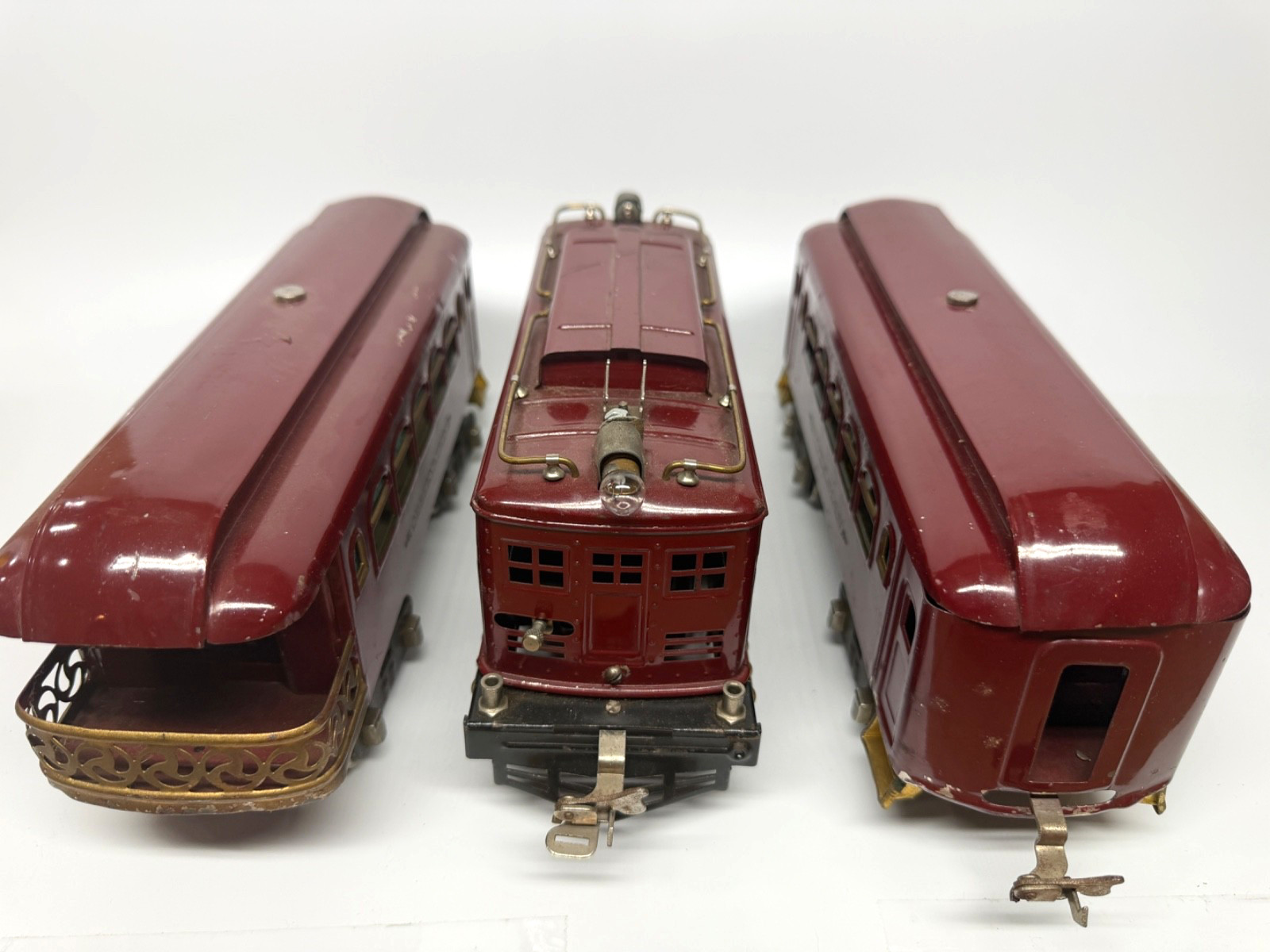 Lionel No. 8 Standard Gauge  Locomotive  with 1-Pullman & 1- Observation Car