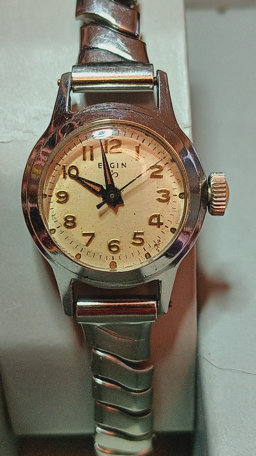 1946 Elgin Durapower Wind-up Watch 3 Hand Movement SS Cream Dial Gold Numerals 1946 Elgin Durapower Wind-up Watch 3 Hand Movement SS Cream Dial Gold Numerals
