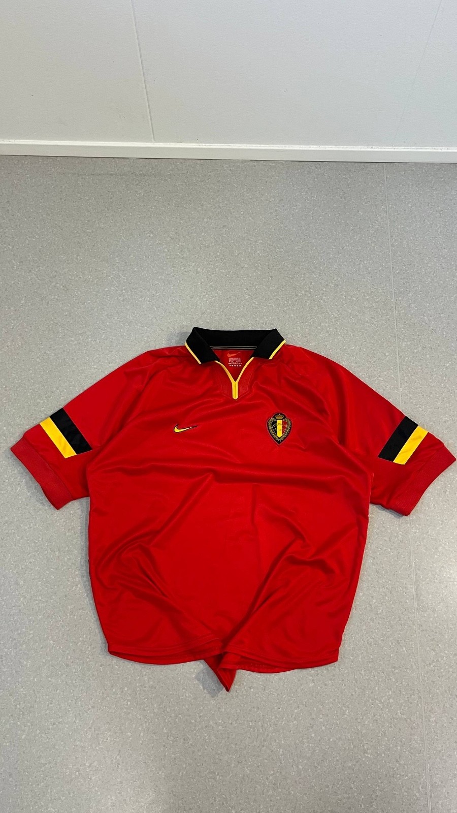 Vintage 2002/2004 Nike Belgium Home Soccer Football Jersey Shirt Mens Vintage 2002/2004 Nike Belgium Home Soccer Football Jersey Shirt Mens