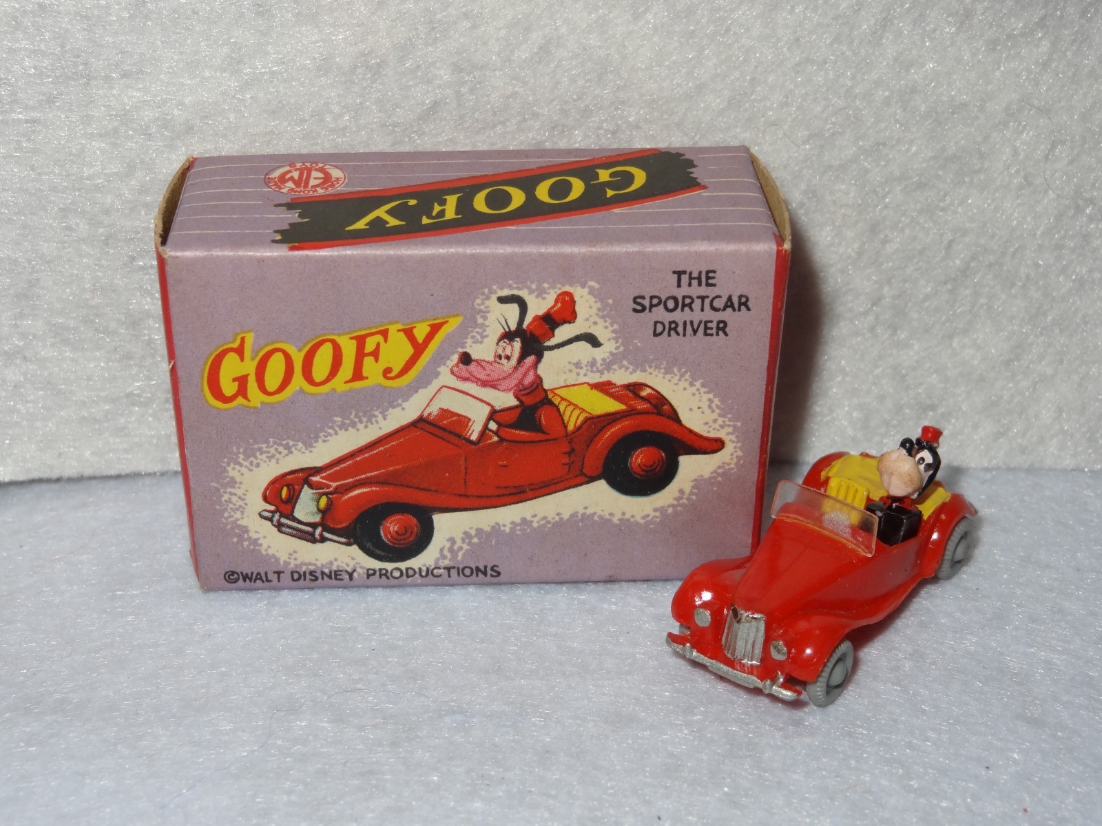 Vintage Disney Goofy Box & Car \ Vintage Disney Goofy Box & Car \