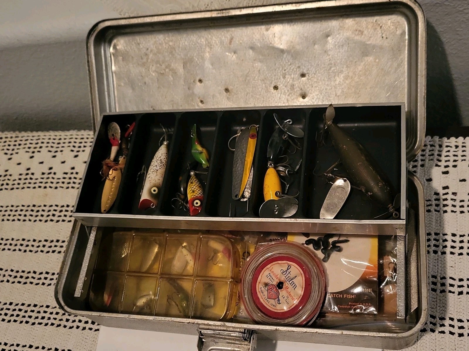 Vintage UMCO 101A Aluminum Fishing Tackle Box Single Tray W/ Lures & Gear USA