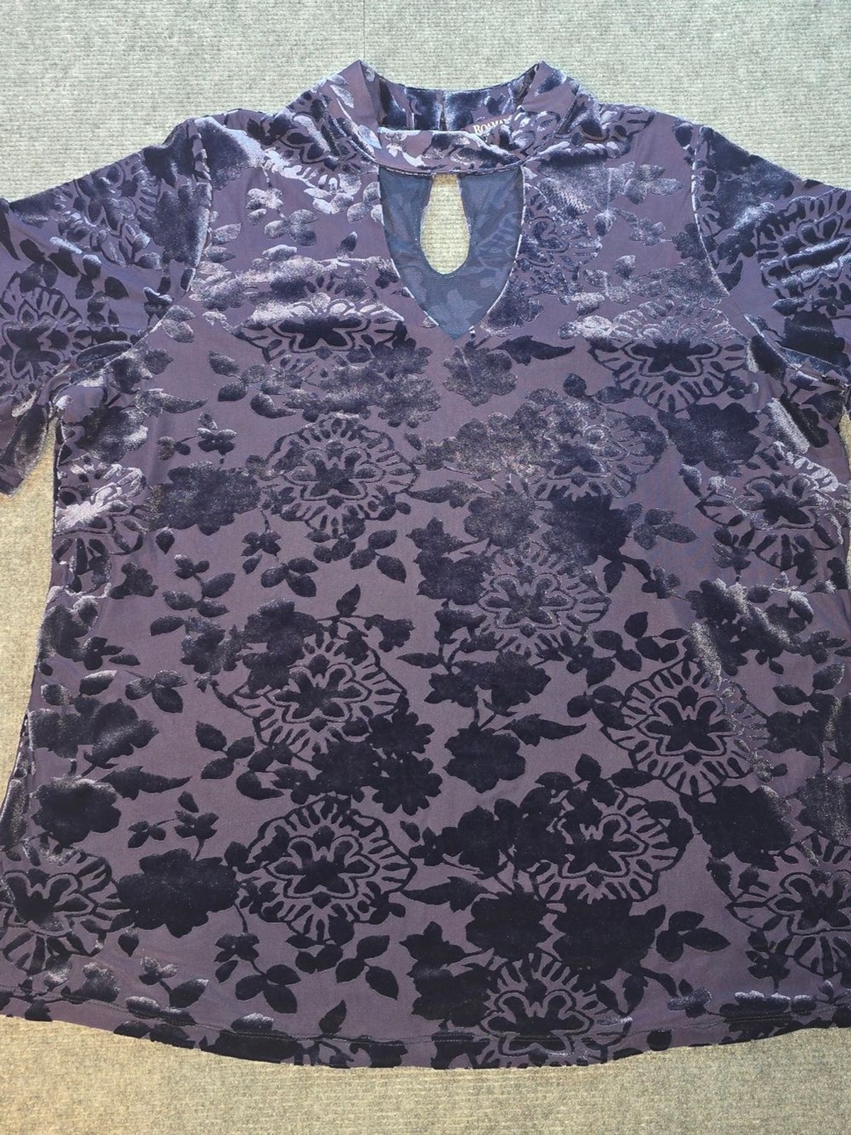 Roaman’s Plus Size 18/20 L Purple Floral Velvet Burnout Keyhole Short Sleeve Top