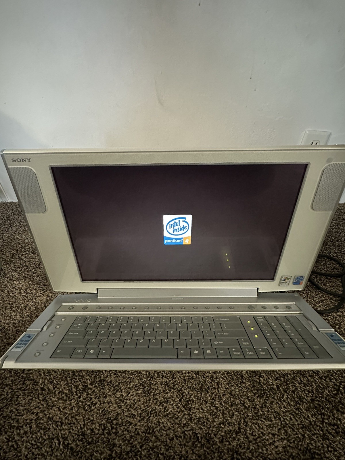 Rare Sony Vaio PCV-W20 Desktop PC Compact All-in-one AIO 15.6