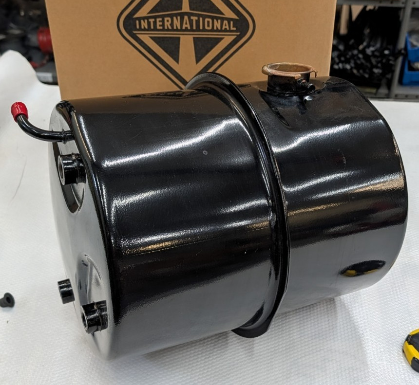 2004130C1 International Surge Tank 1675831C1 Deaeration Tank 9200 9300 4900 Truc