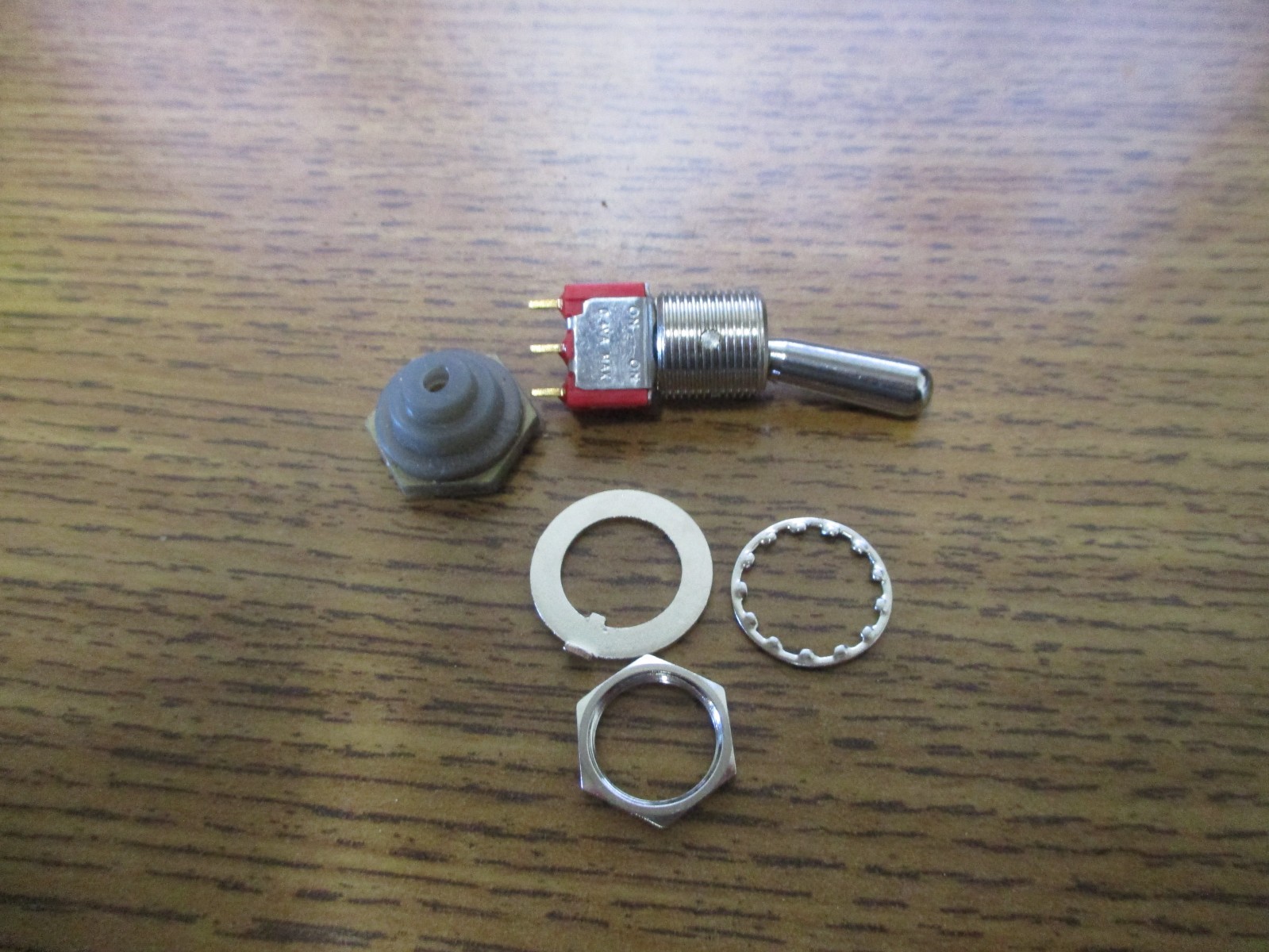 NEW HETRONIC Toggle P/N: 63019000.A NEW HETRONIC Toggle P/N: 63019000.A