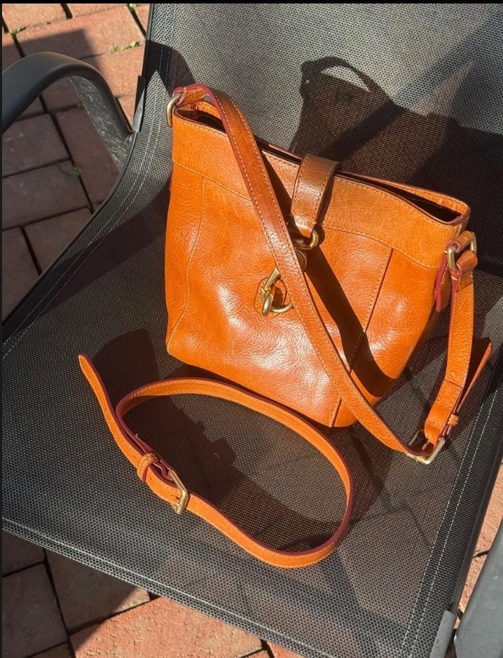 Dooney & Bourke - Florentine Leather Sadie Feed Bag - Natural -incl Dust Bag Dooney & Bourke - Florentine Leather Sadie Feed Bag - Natural -incl Dust Bag
