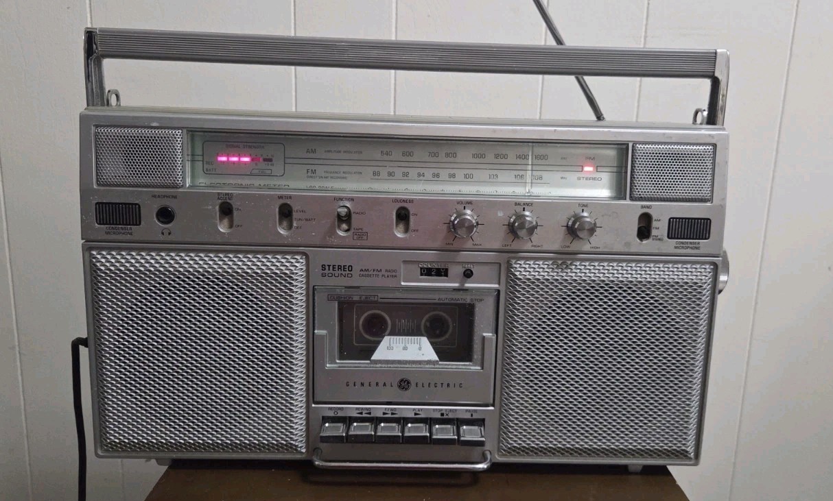 1980s GE General Electric 3-5254A Boom Box AM/FM Radio Cassette Player 1980s GE General Electric 3-5254A Boom Box AM/FM Radio Cassette Player