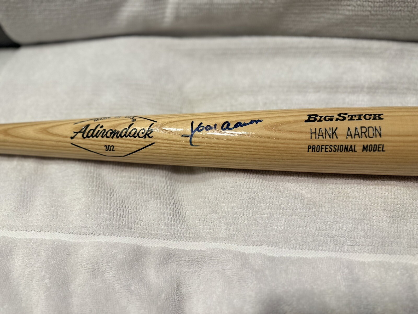 Hank Aaron Autographed Bat In Truly MINT Condition. Don’t Miss This MUST SEE