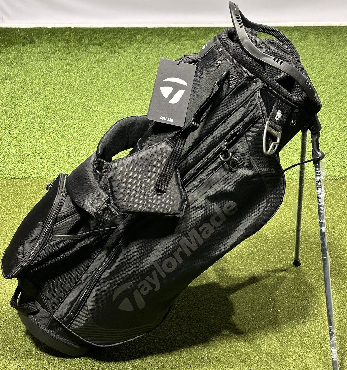 NEW TaylorMade Pro 8-Way Carry Stand Golf Bag w/ Rain Hood Color: Black