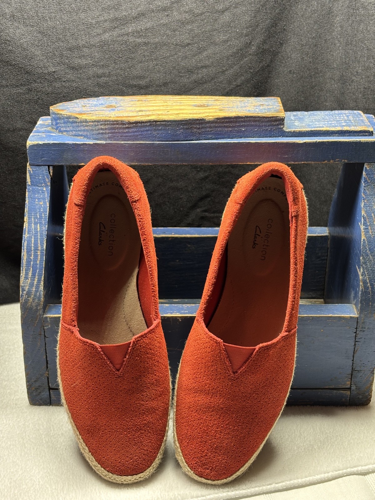 Women\'s 7 1/2 M Clarks Suede Slip On