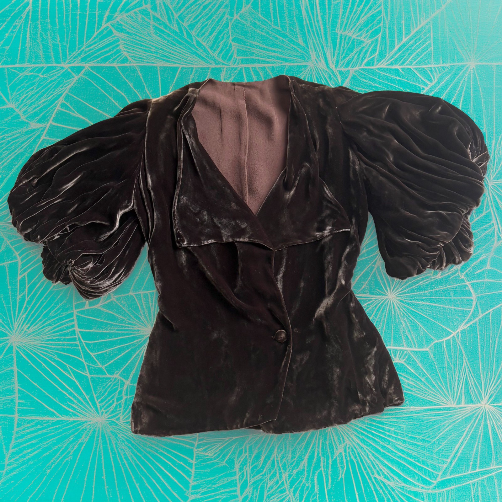 Vintage 1930s Soft Silk Velvet Deep Brown Top Jacket HUGE Sleeves Fall XS-M Vintage 1930s Soft Silk Velvet Deep Brown Top Jacket HUGE Sleeves Fall XS-M