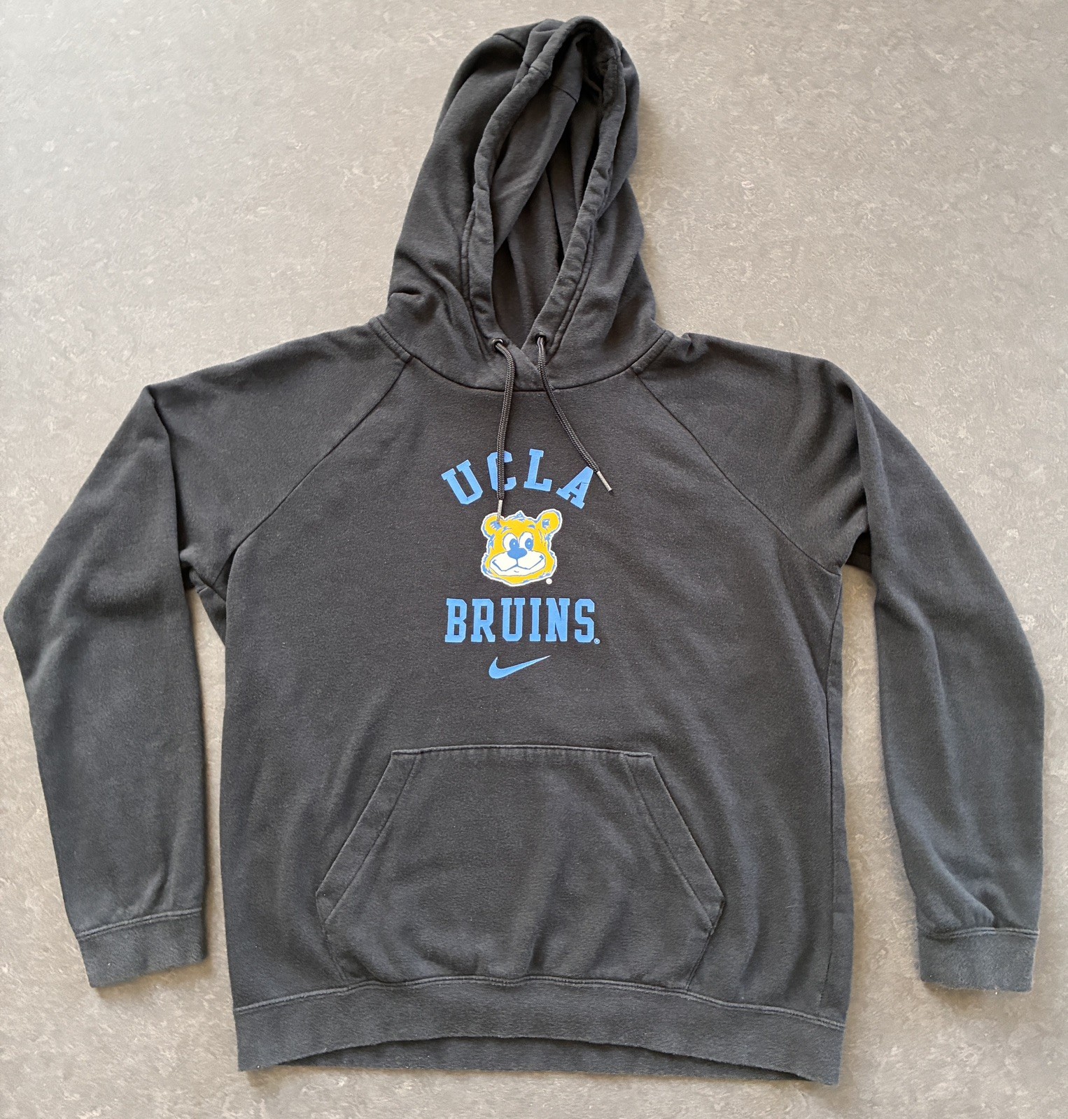 Nike UCLA BRUINS Throwback Mascot Hoodie | Hooded Sweatshirt | Medium Nike UCLA BRUINS Throwback Mascot Hoodie | Hooded Sweatshirt | Medium