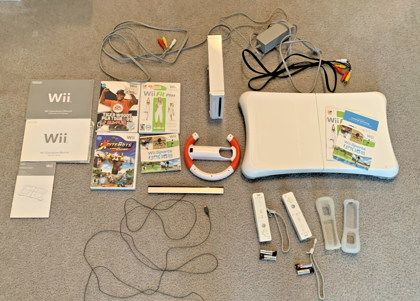 Nintendo Wii Console Bundle Complete + Wii Fit Board + 4 Wii Game steering wheel