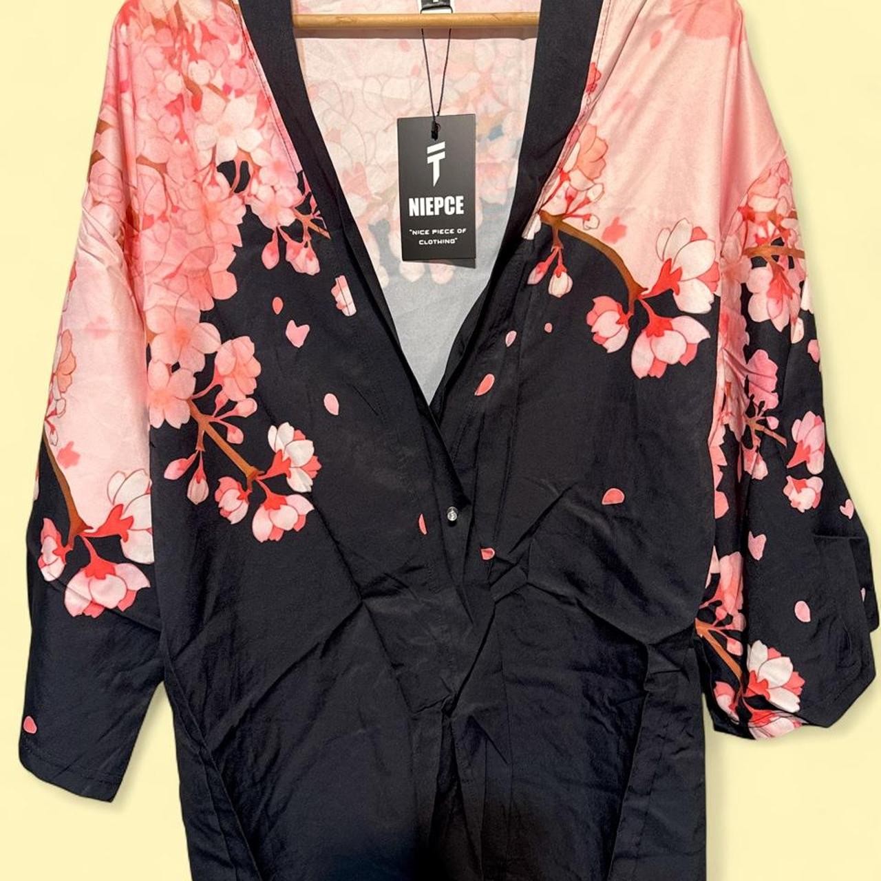 Niepce black kimono with pink cherry blossom print Niepce black kimono with pink cherry blossom print